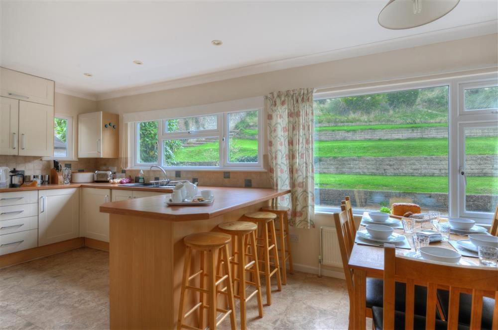Strathaven Villa Uplyme Bagian luar foto